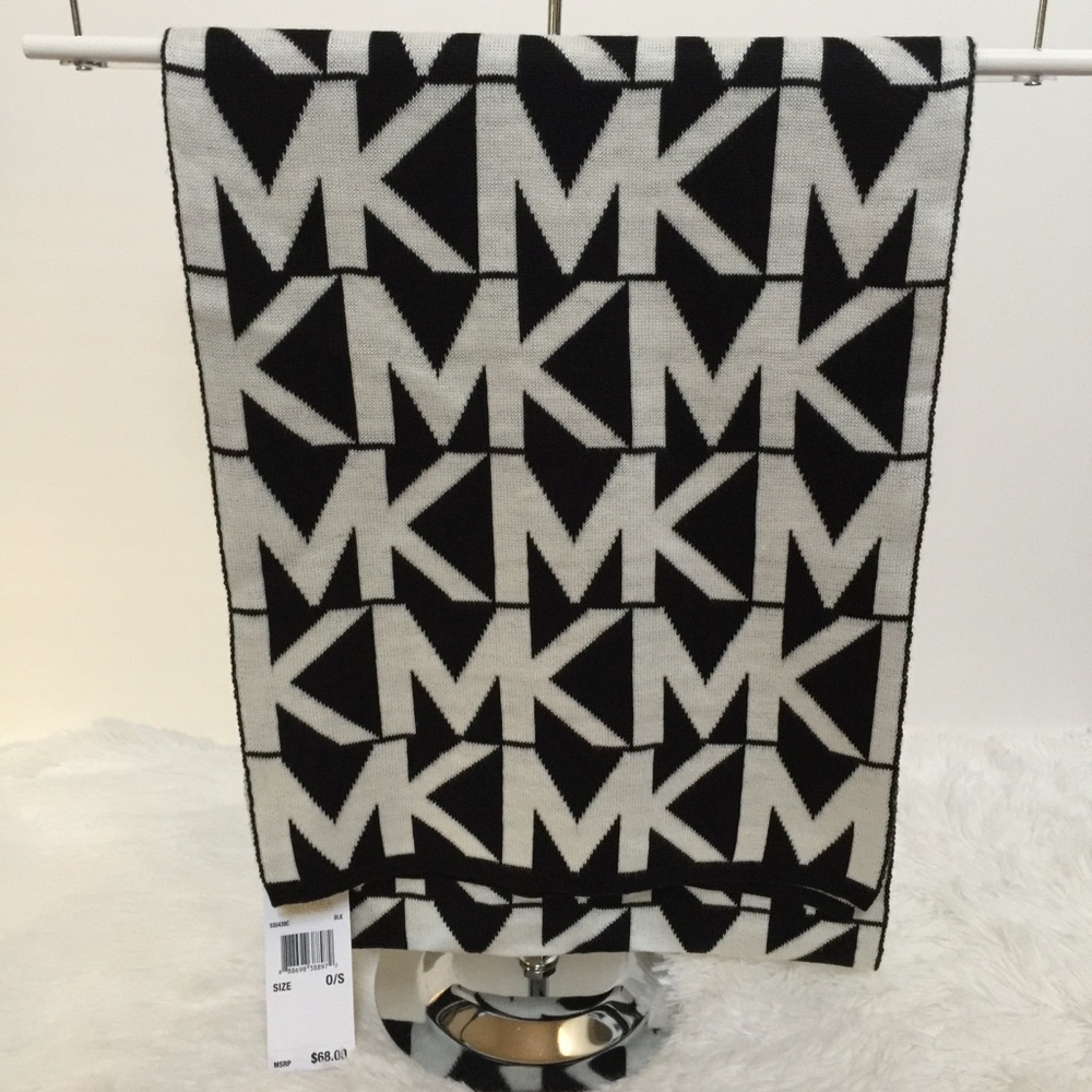 ❣️sold❣️NWT Michael Kors Scarf